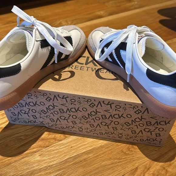 BACK 70 sneakers- Never worn! - Picture 3 of 5